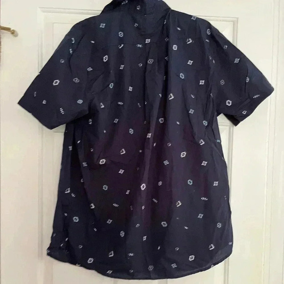XL Levi’s Mens Button down Navy Aztec Print Shirt - Picture 2 of 3